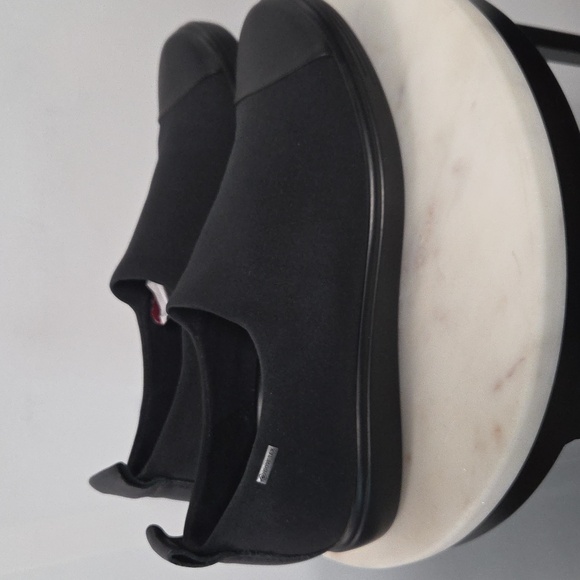 Ecco Womens Black Slip-On Loafers Size 9W - Picture 7 of 7